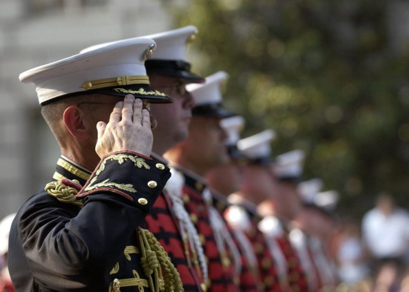Militärparade_pexels_klein
